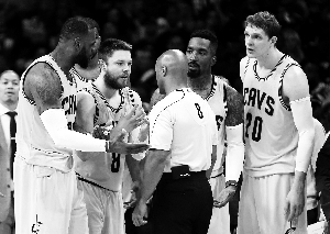 NBA总决赛多处漏判争议判罚密集 嫩哨资历尚浅 图图片 58534 300x213