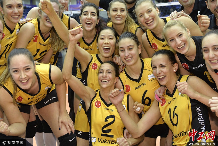 女排世俱杯:土耳其瓦基弗银行3-0巴西舒耐夺冠