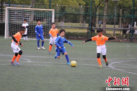上海市青少年校园足球开启新赛季 千名球员将