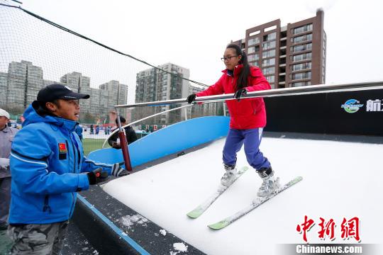 北京冰雪运动体验课走进16个区 覆盖10余万名