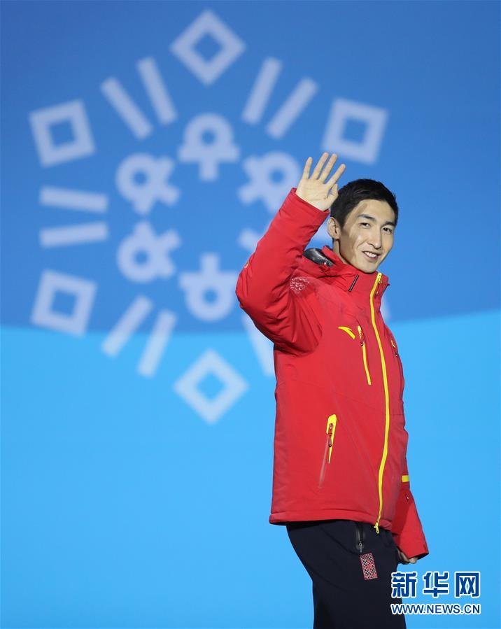 短道速滑武大靖参加男子500米颁奖仪式
