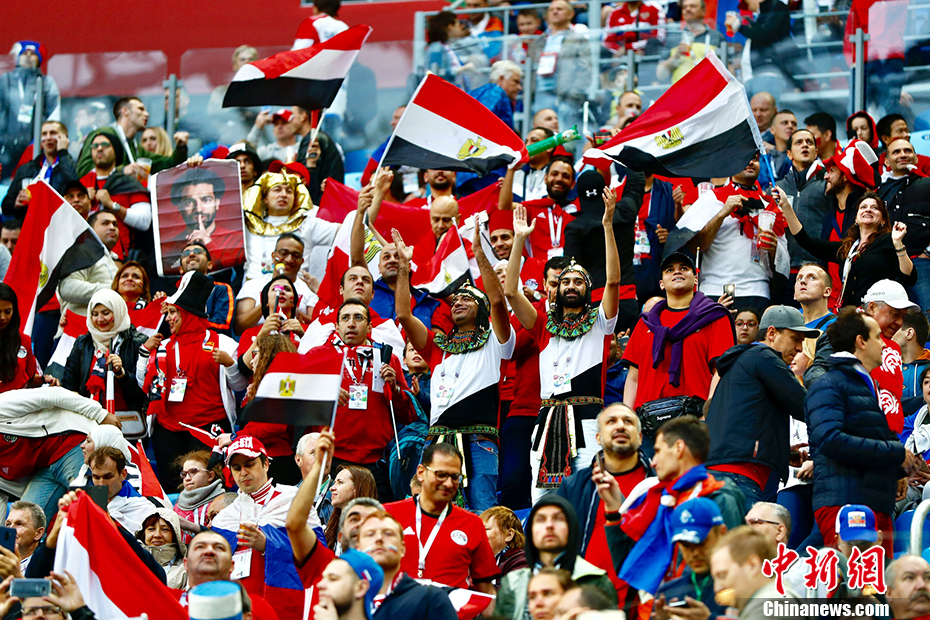 俄罗斯对阵埃及比赛前 场内满是法老艳后