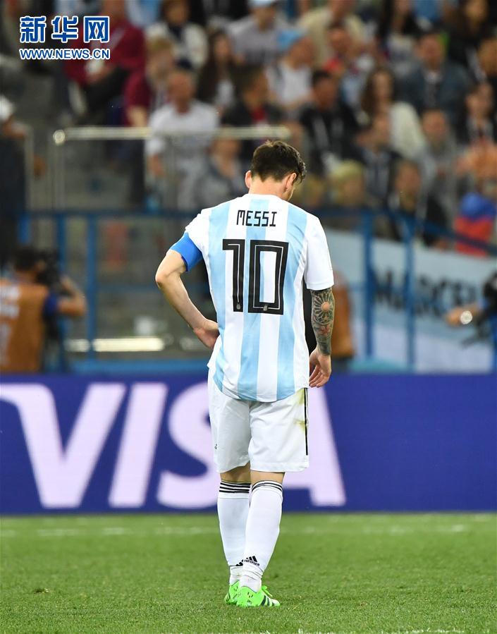 阿根廷队球员梅西失意