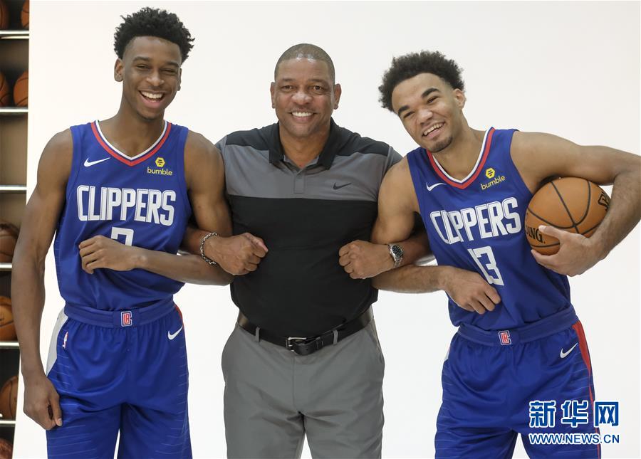 洛杉矶快船队介绍两名2018年NBA选秀新秀后