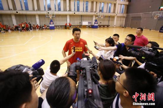 篮协:李楠将担任中国男篮主教练 杜峰回归广东