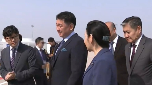 第三届“一带一路”国际合作高峰论坛今起举?#32;蒙古国总统抵达北京