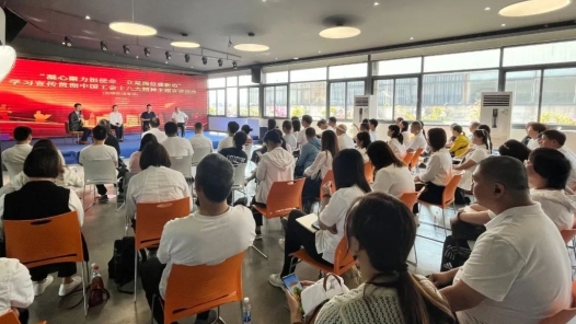  Guangdong Zhongshan Federation of Trade Unions carried out the theme propaganda activity of learning, publicizing and implementing the spirit of the 18th National Congress of the Chinese Trade Union into the industrial park