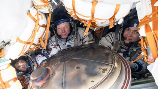 安全着陆！俄飞船载3名宇航员返回地球