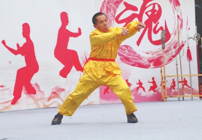 老拳师黄锦祥演练连城拳.