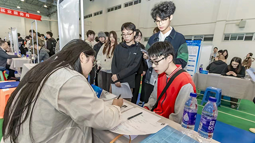 宁波举行专精特新企业高校毕业生专场招聘会，达成就业意向超1000人